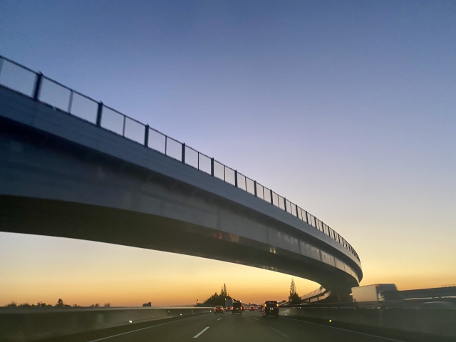 夕方の高速道路