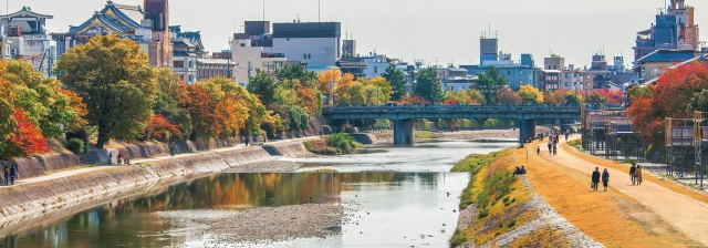 秋の京都鴨川