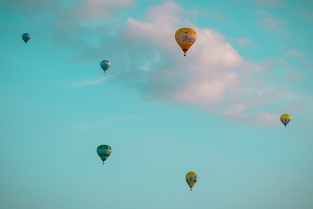 それぞれの旅に飛び立つ熱気球
