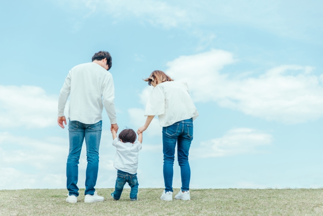 より良い子育てに向けて進む家族